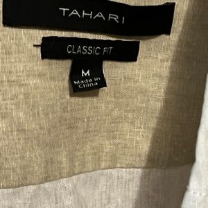 Tahari, Classic Fit Short sleeve button down shirt, size: M. Only worry 1x